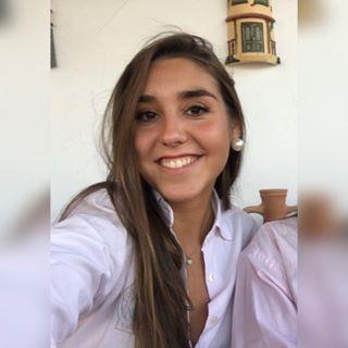 Soy una chica que ha estudiado educación primaria e imparto clases particulares. tengo b1 cambridge y puedo dar inglés también