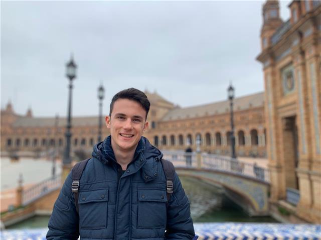 Estudiante de medicina ofrece clases de física, química, música, lengua