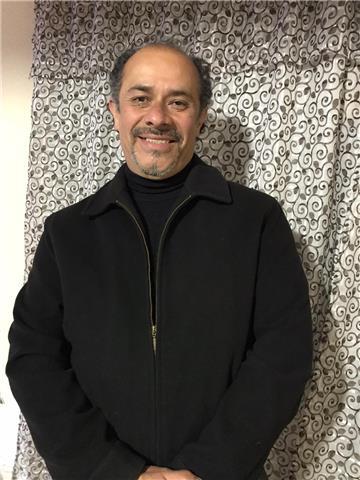 Hola soy el profesor Carlos llevo dando clases diez años, estar en esta disciplina me gusta el poder ayudar a los jóvenes a que tengan su propio enfoque de la vida.La Filosofía nos permite hacer ésto