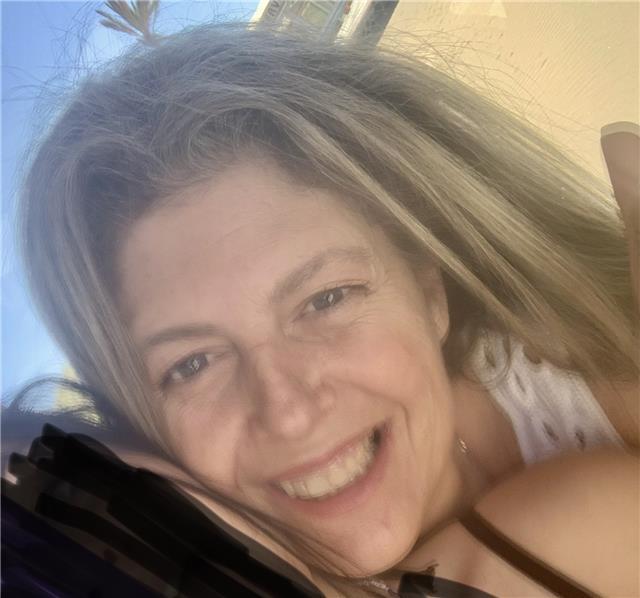 Profesora de inglés va a dar clases particulares a niños y adultos. refuerzo o formación básica