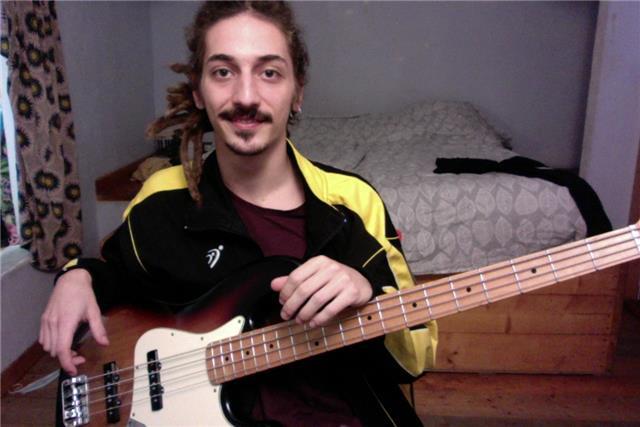 insegnante basso elettrico jazz/rock/funk/pop ecc ecc…