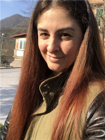 Studentessa di lingue offre lezioni online per lingua inglese, francese e spagnolo