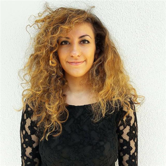 Salve sono laureata in lingue mi piacerebbe insegnare italiano a tutti , grandi e piccini