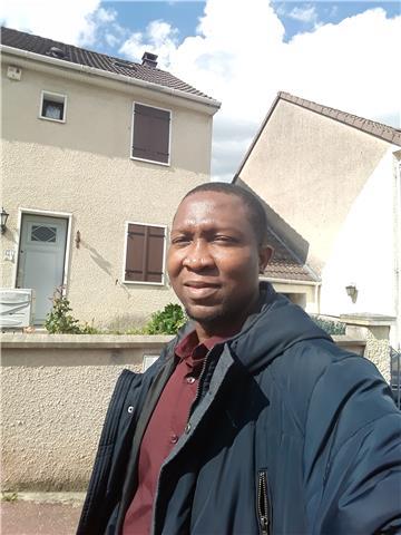 Un professeur d'anglais natif propose des cours de conversation privés pour adultes et aide les enfants de niveau débutant à avancé et aide les élèves dans leur tâche d'anglais à l'école