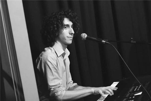 Lezioni di pianoforte, teoria musicale e solfeggio