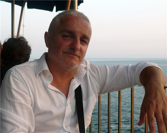 musicista esperienza quarantennale, professore d'orchestra in strumenti a percussione, diploma di laurea Conservatorio Puccini della Spezia, compositore, arrangiatore, esperto tecnologia informatica applicata alla musica, decennale esperienza come docente
