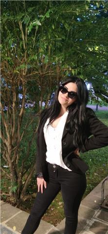 Studentessa di lingue per il commercio internazionale offre lezioni private di inglese