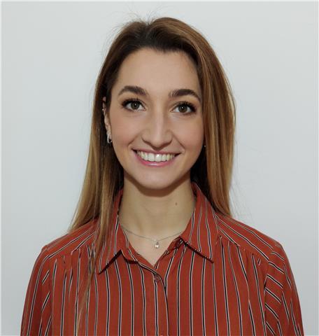 Giovane laureata in discipline umanistiche offre ripetizioni e aiuto nello svolgimento dei compiti per studenti di ogni ordine e grado