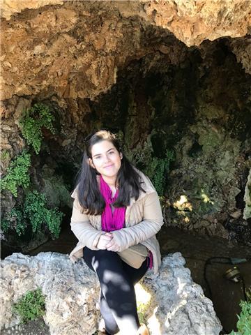 Estudiante de filología da clases de inglés y/o alemán. así como apoyo escolar tanto a nivel de primaria como de secundaria. precios económicos