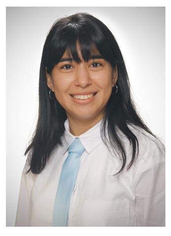 Estudiante universitaria con conocimientos para poder dar clases a alumnos de primaria y secundaria