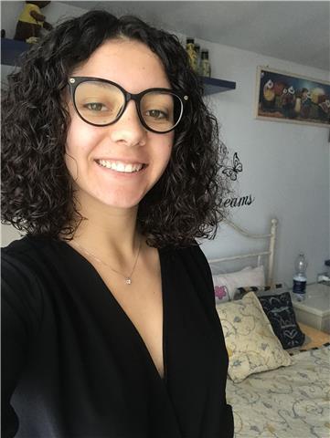 Mi offro come insegnate per ragazzi di elementari e medie, sono specializzata in inglese e filosofia ma eseguo anche le altre materie