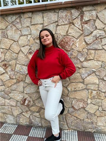 M'ofereixo a donar classes particulars de diferents matèries durant els mesos d'estiu a alumnes de primària i eso