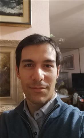 Maestro riguardo corsi di pittura, insegno esclusivamente la tecnica. Mi sono specializzato in pittura all'accademia di belle arti di Verona