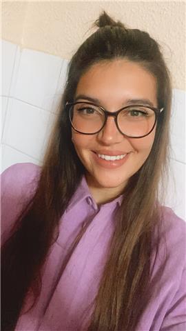 Me considero una chica responsable y cuarto de derecho en la universidad de alicante, estoy cualificada para poder impartir todo tipo de clases como lengua, historia, filosofía, geografía, etc y apoyo en los estudios. así como impartir métodos de aprendiz
