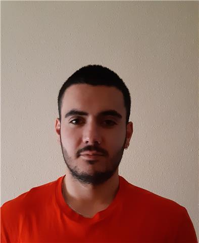 Chico muy sociable y paciente, con muchas ganas de enseñar y compartir mis conocimientos