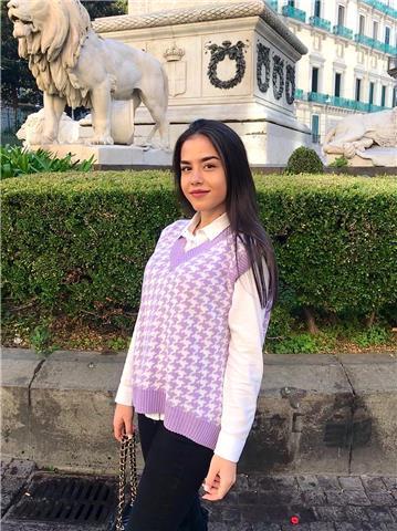 Studentessa al quinto anno di liceo linguistico impartisce lezioni di spagnolo. prezzo modico