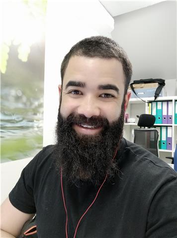 Ingeniero industrial. trabajaba en una en empresa de proyectos haciendo proyectos de vapor,aire comprimido y clima. profesor de matematica 3 años