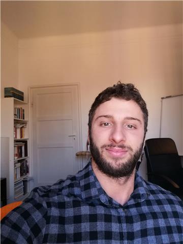 GIOVANE E GIÀ ESPERTO INSEGNANTE PRIVATO DI MATERIE LETTERARIE E UMANISTICHE