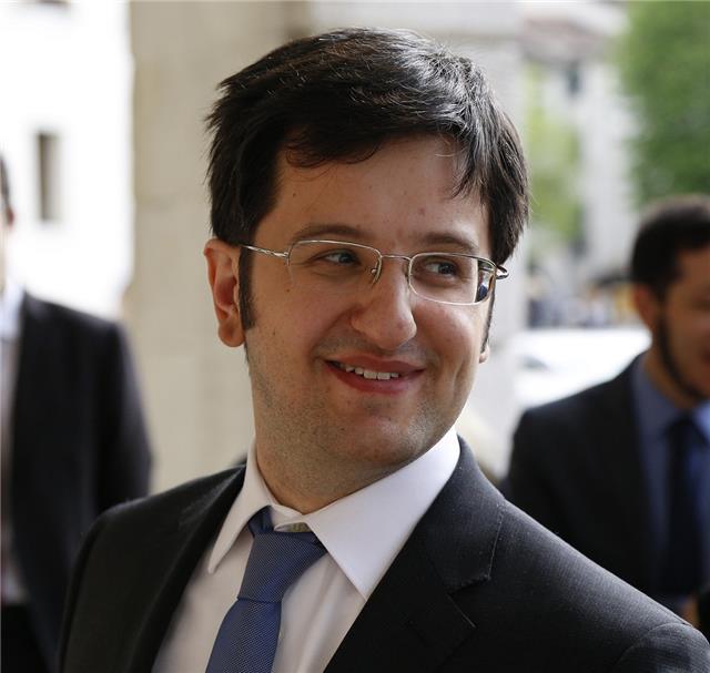 Insegnante di diritto-ec. politica offre lezioni scuole superiori-esami univers