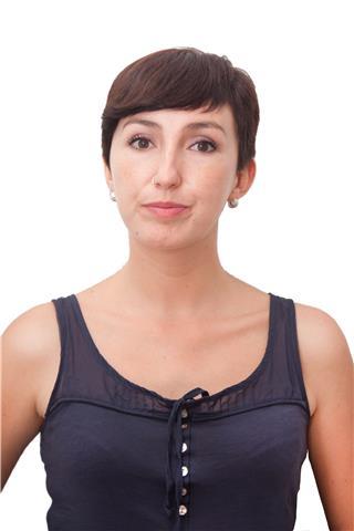 Laureata in scienze della comunicazione con esperienza come insegnante