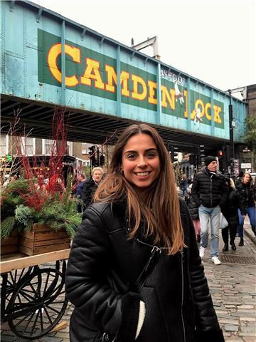 Profesora de primaria e infantil. tengo más de 5 años de experiencia cuidando niños y dando clases particulares en sus domicilios