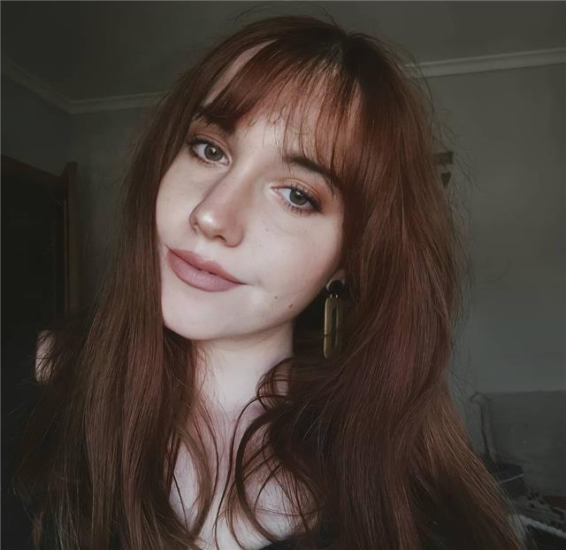 Profesora de inglés con experiencia. Clases amenas, adaptadas al nivel y las necesidades de cada alumno.
Me gradué en Filología Inglesa en la Universidad de Valencia en 2019, pero tengo experiencia dando clases de refuerzo en general y de inglés desde 201