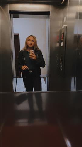 Studentessa di Giurisprudenza, diplomata al liceo classico Berchet è disponibile per ripetizioni di Italiano, Latino, Greco, Storia e Filosofia