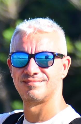 Allenatore Nuoto impartisce lezioni di nuoto, nuoto avanzato, Cicli di Allenamento per tutte le eta e livelli