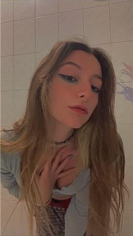 Studentessa liceale che frequenta l’artistico offre lezioni di storia dell’arte