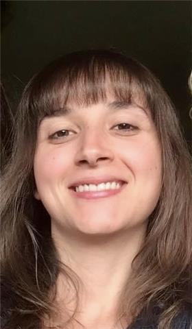 Pianista docente da oltre 15 anni impartisce lezioni di pianoforte, teoria musicale e solfeggio