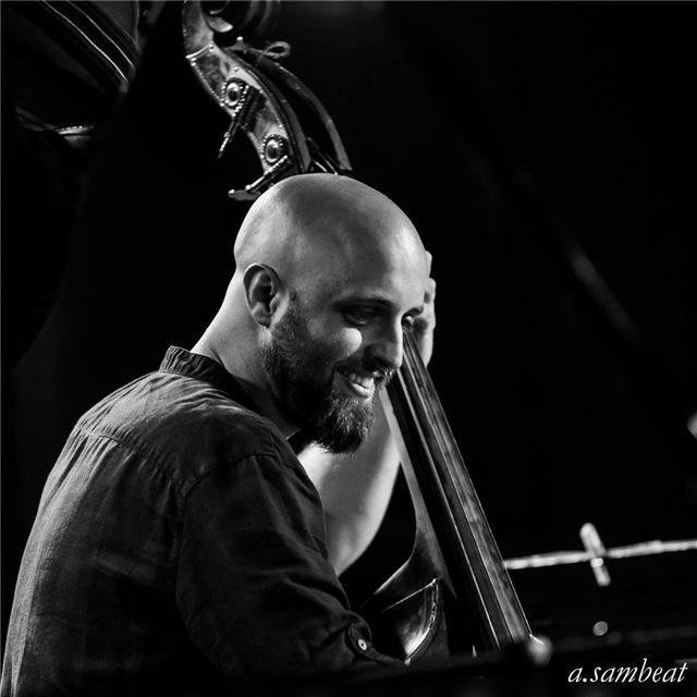 Clases de contrabajo y bajo eléctrico por titulado superior en  contrabajo jazz  con titulación de master  new york jazz master
