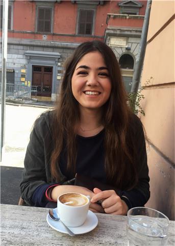 Studentessa giurisprudenza offre lezioni inglese, italiano e aiuto compiti