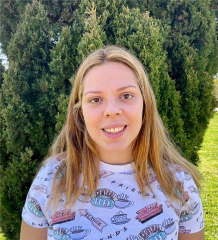 Profesora ofrece clases de repaso y apoyo para alumnos de primaria