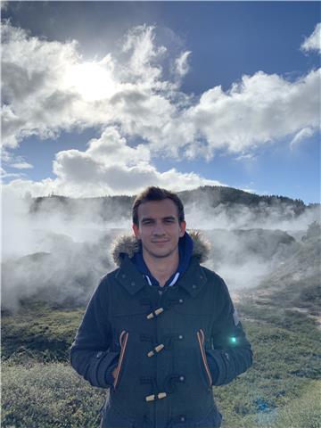 Etudiant en 4ème année d'école d'ingénieur aéronautique et aérospatiale donne cours de physique