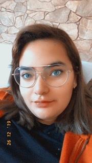 Profesora titulada en diseño de moda, con más de 5 años de experiencia, ofrece clases de diseño asistido por ordenador para el manejo de programas como adobe illustrator, adobe photoshop y adobe indesing, para estudiantes de diseño de moda o diseño gráfic