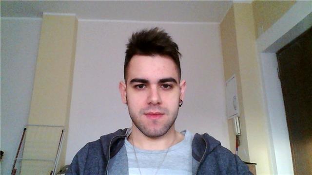Laureando in infermieristica con maturità classica impartisce lezioni a ragazzi di scuole medie e superiori