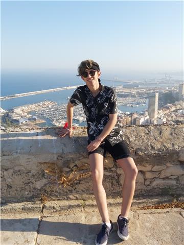 Estudiante de bachillerato de humanidades con media de 8,9 ofrece clases de castellano, valenciano, latín y griego