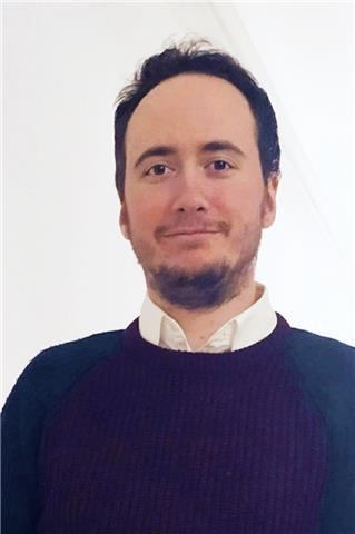 Editor freelance, laureato in Comunicazione, ho conseguito anche il Master in Editoria di Bologna. Do lezioni private di Italiano, Filosofia, Storia, e sono anche disponibile per aiutare nello svolgimento dei compiti