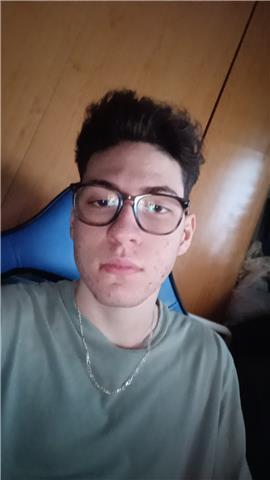 Soy estudiante de ingeniería de sistemas de telecomunicaciones residente en Barcelona
