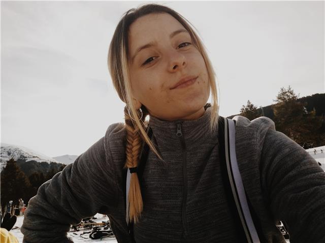 Alumna con certificado eso imparte clases de sintaxi, literatura o cualquier duda en el ámbito de lenguas, tanto castellano como catalán o asignatura independiente en la eso