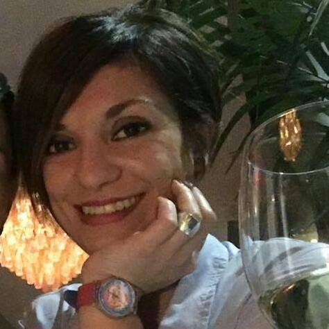 Laureata in comunicazione impartisce ripetizioni di lingua inglese e francese, materie umanistiche, aiuto compiti e preparazione esami e test
