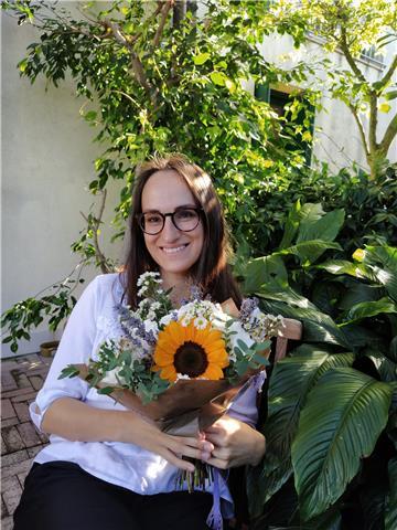 Ragazza 24enne laureata magistrale con ottima conoscenza dell'inglese, è disponibile per impartire ripetizioni/aiuto compiti dalle elementari fino alla quinta superiore