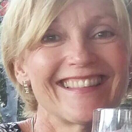 Soy nativa de londres, reino unido doy clases particulares estudiantes preparando para cambridge english, b2, a2 y young learners