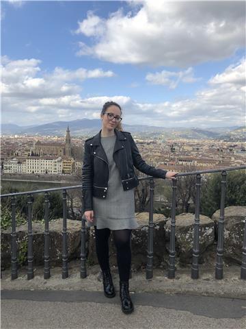 Studentessa universitaria di medicina si offre come insegnante per materie scientifiche come biologia