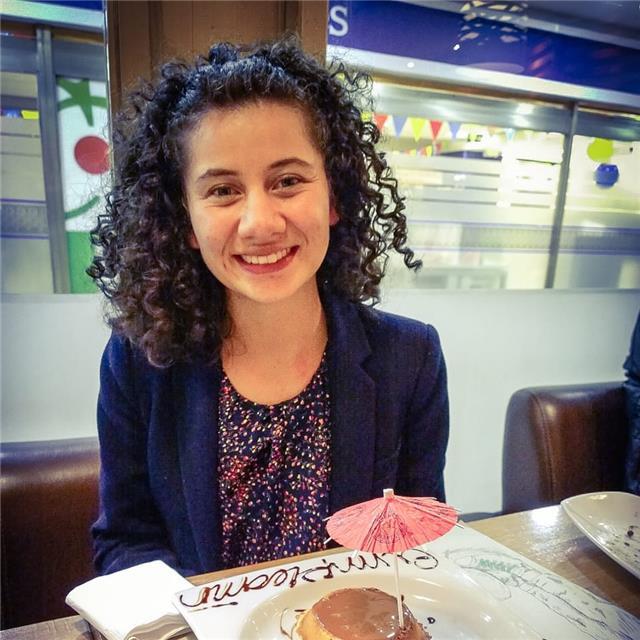 Profesor de biología básica para estudiantes de secundaria