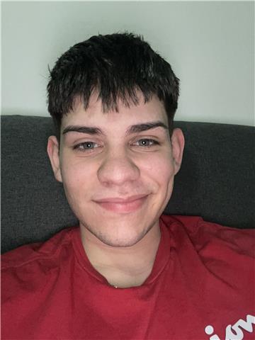 Alumno de bachillerato con ganas de enseñar a niños pequeños y compaginar con mis propios estudios, podría enseñar cualquier materia de primaria y algún curso de la eso