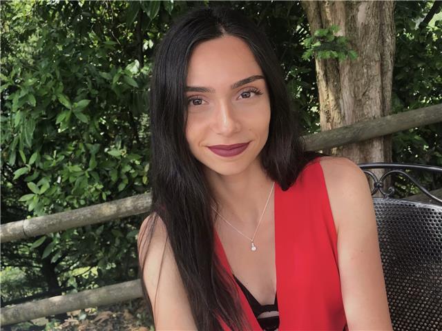 Studentessa universitaria offre lezioni di inglese a grandi e piccini