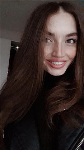 Studentessa universitaria con un ottimo livello di inglese