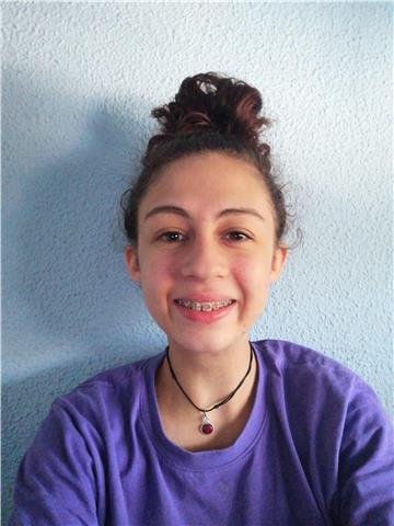 Estudiante universitaria con el título first certificated capacitada para dar clases de inglés y cualquier asignatura de primaria