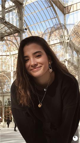 Estudiante de Enfermería ofrece dar clases principalmente a estudiantes de Educación Primaria
